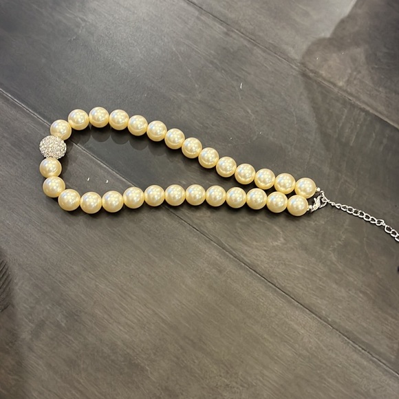 NWOT PEARL NECKLACE - Picture 5 of 13